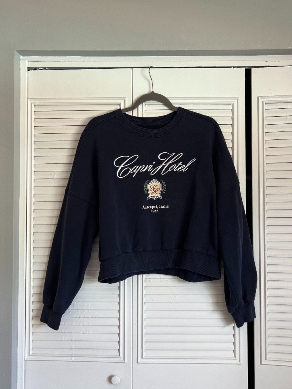 Classic Capri Hotel Navy Sweatshirt